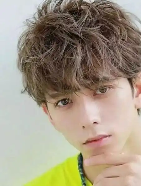 最新韩式男发型烫发,满满的时尚帅气感