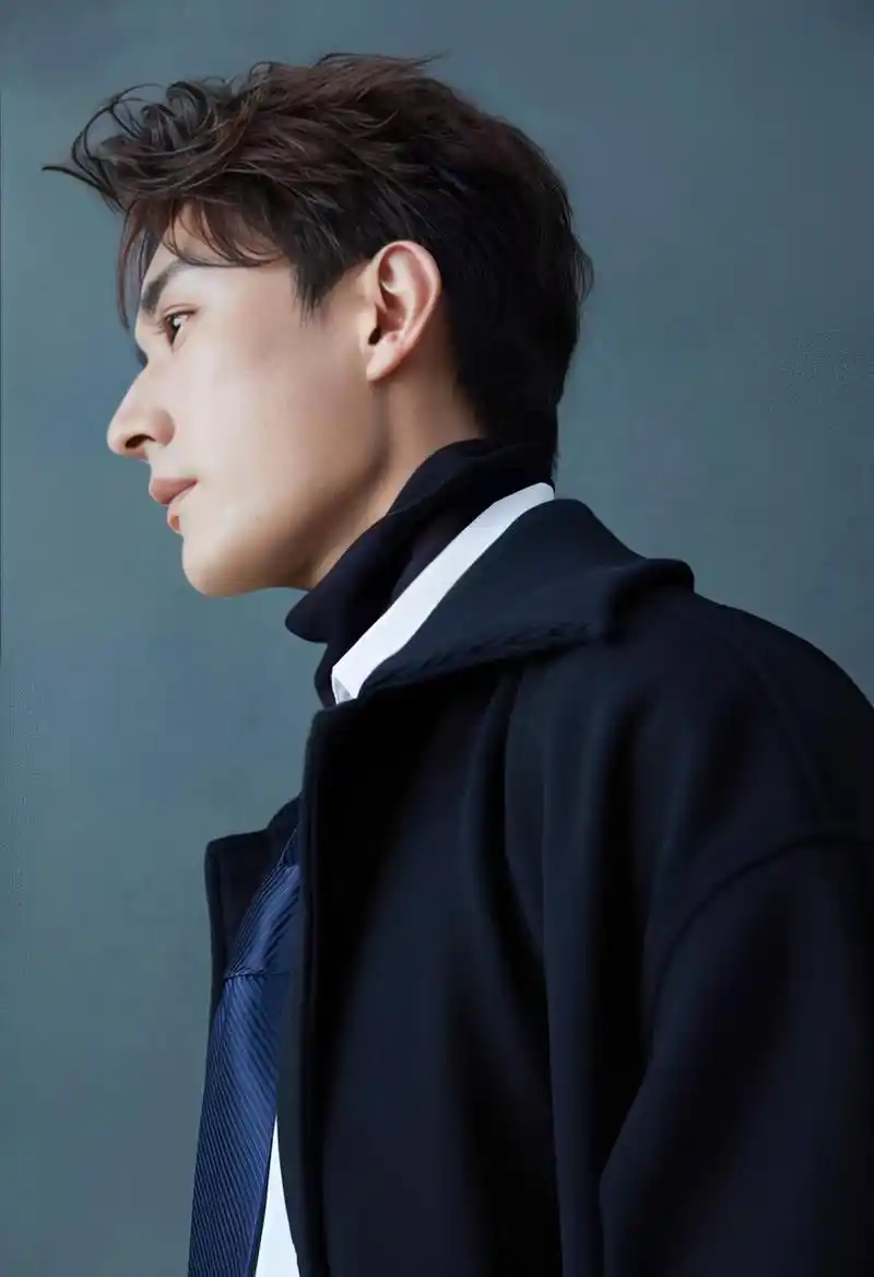 刘学义的身材和相貌无可挑剔.无论是古装还是时装,都是那么的惊艳!