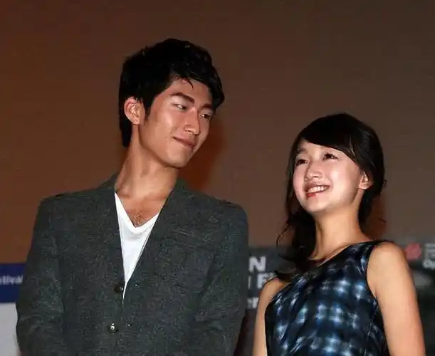 人前清纯无害小白兔,人后私生活糜烂,三金影后周冬雨真不简单!