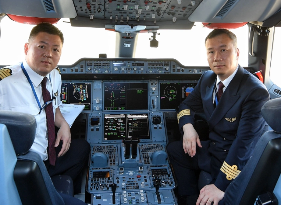 飞机机长一个月有多少工资看到数字后网友太羡慕了