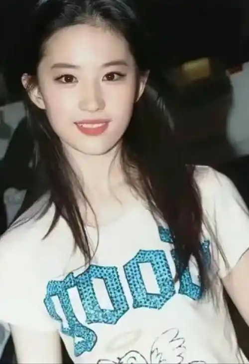 尽管有许多网友认为宋承宪配不上刘亦菲,但二人还是官宣了恋情.