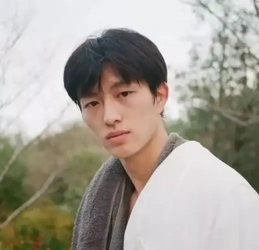 "文艺"精说这种发型才适合我们男青年!