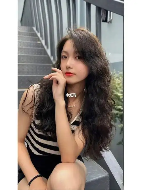 中长发女生法式烫发!