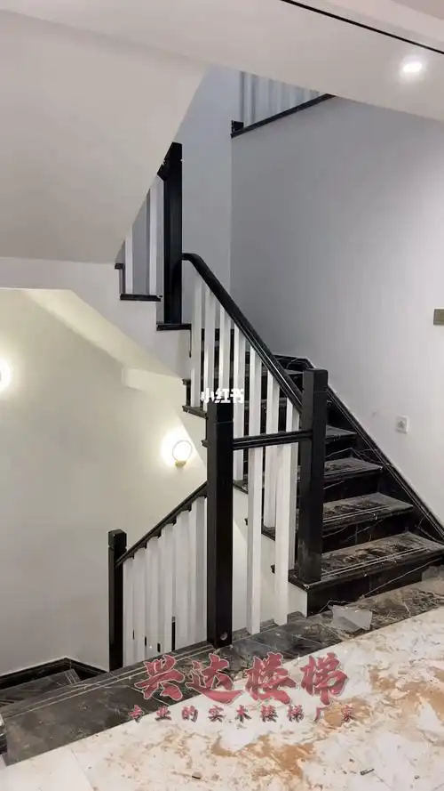 黑白款简约实木楼梯扶手定制别墅楼梯扶手