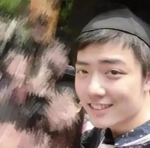 肖战学生时期照片被扒出,看到这样的他,粉丝都脱粉了