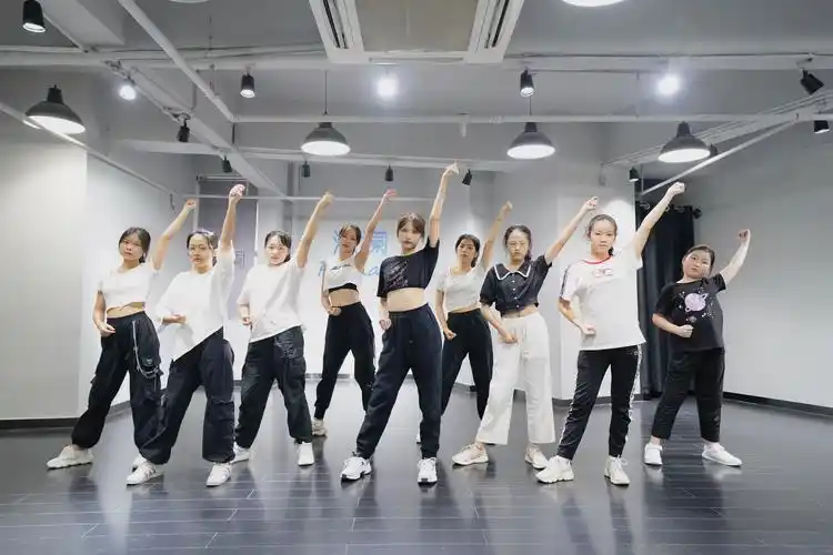 帅气女孩可以学的爵士舞nununana很火很洗脑