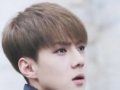 4款帮你提升颜值的发型最新男生流行发型图片