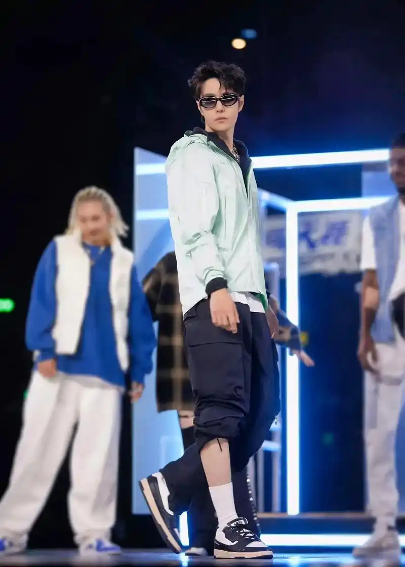 这就是街舞王一博 #王一博街舞名场面盘点 - 抖音