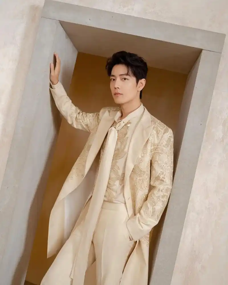 肖战西装照 #2023微博之夜 这造型绝了 - 抖音