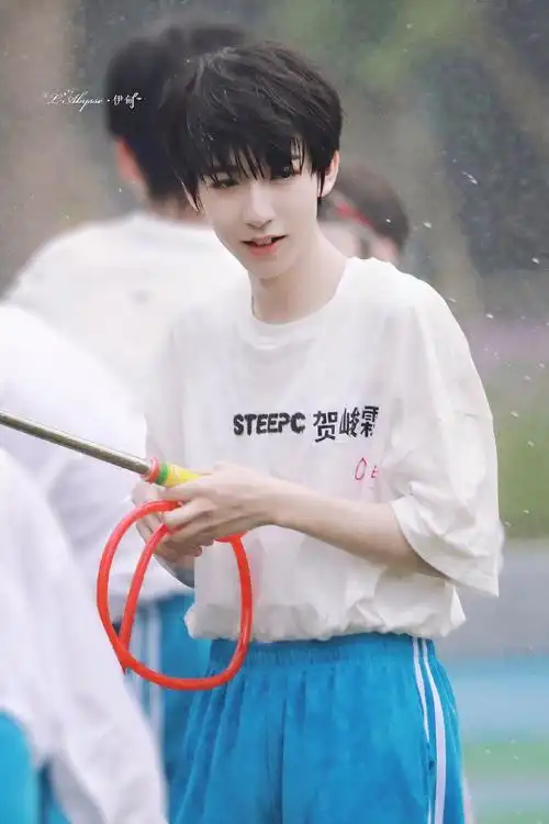 或许今年还能看到湿发少年的运动会吗|贺峻霖|运动会|少年_新浪新闻