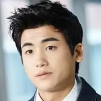 朴炯植头像高清图片大全_名人朴炯植真人头像大图下载【点击鼠标右键