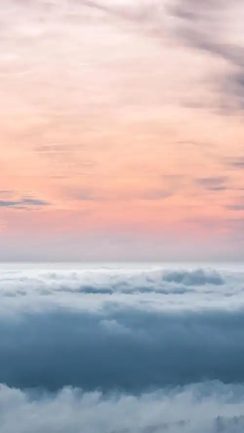 天空 内容简介 绝美的云彩景色图片:云彩,每变换一次,都携一个梦幻,让