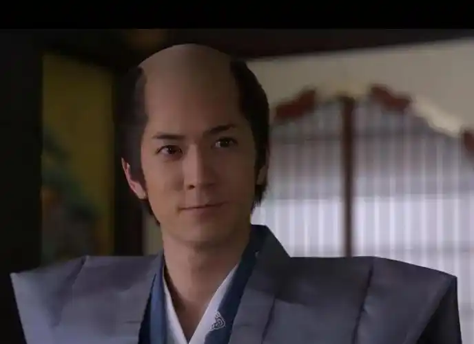 而就是这么奇葩的发型,在日本的古代那是深受男士的喜爱,甚至对此日本