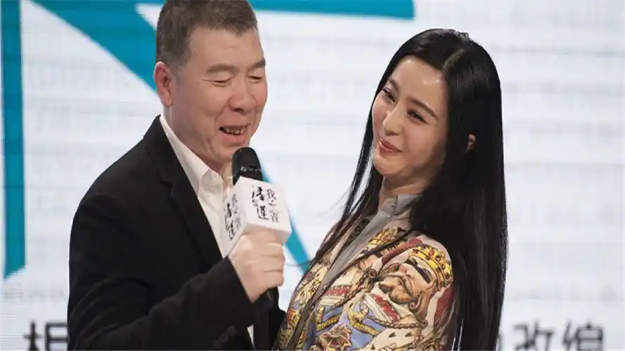 冯小刚范冰冰关系有多好两人拥抱后冯小刚夸赞范冰冰胸很大