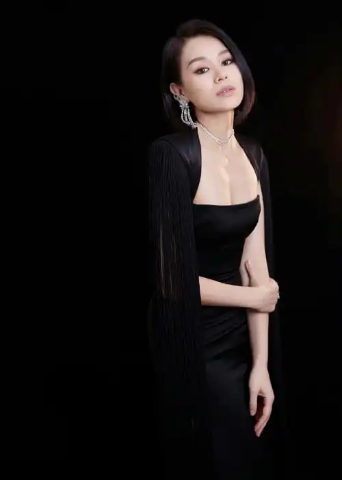 胡杏儿为乘风破浪重剪短发