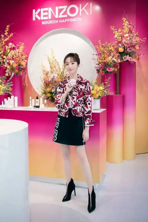 最时髦的冬季穿搭来了胡冰卿拼接外套半裙保暖时髦又个性