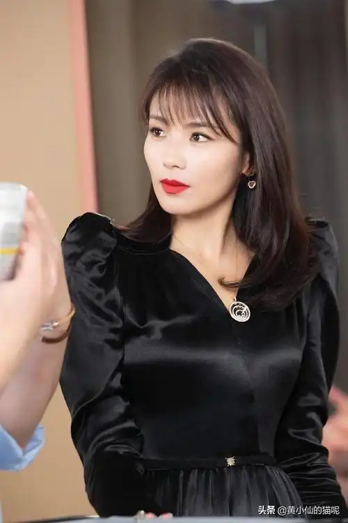 刘涛的小脸庞,尚且在发型的打理上都花费了不少心思,何况是脸型不那么