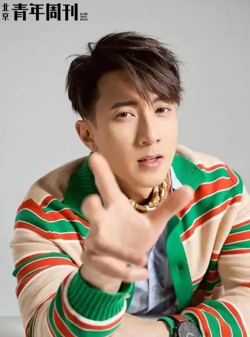 41岁吴尊的身材还是这么好,8块腹肌太抢镜了,状态绝了