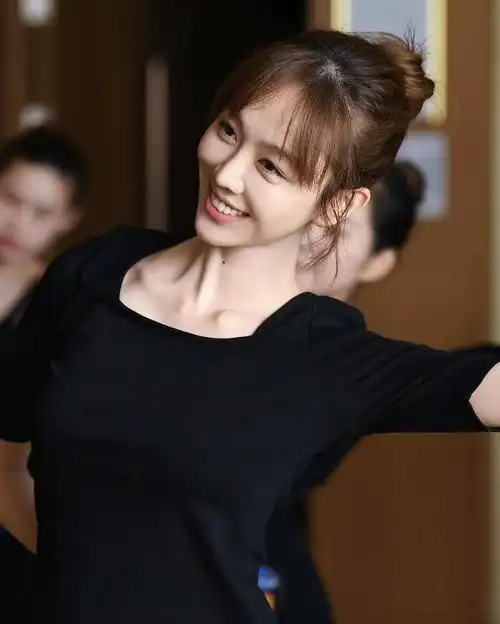 南来北往姜妍:内娱美厨娘,错爱妈宝男,干妈宋丹丹拿