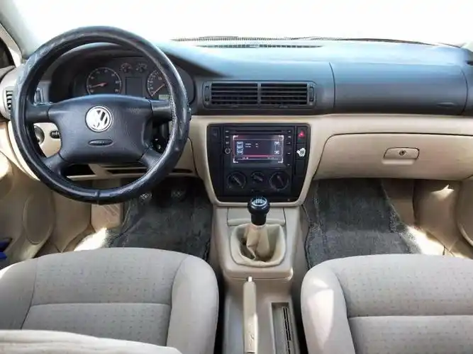 【大连】2001年12月 大众 帕萨特 1.8t 黑色 自动档