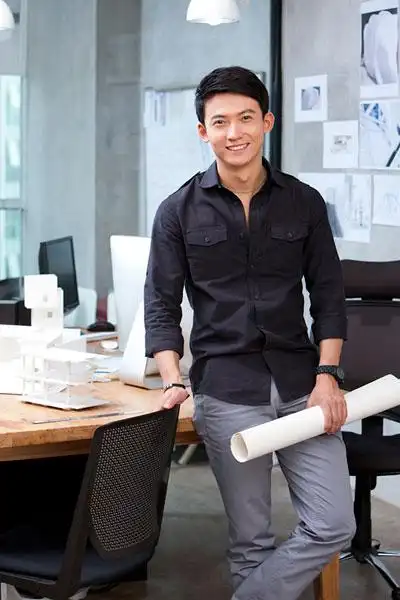 年轻的建筑设计师_全景网