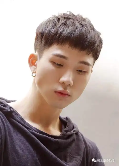 男生清爽短发发型哪种好看「男生清爽短发发型哪种好看点」