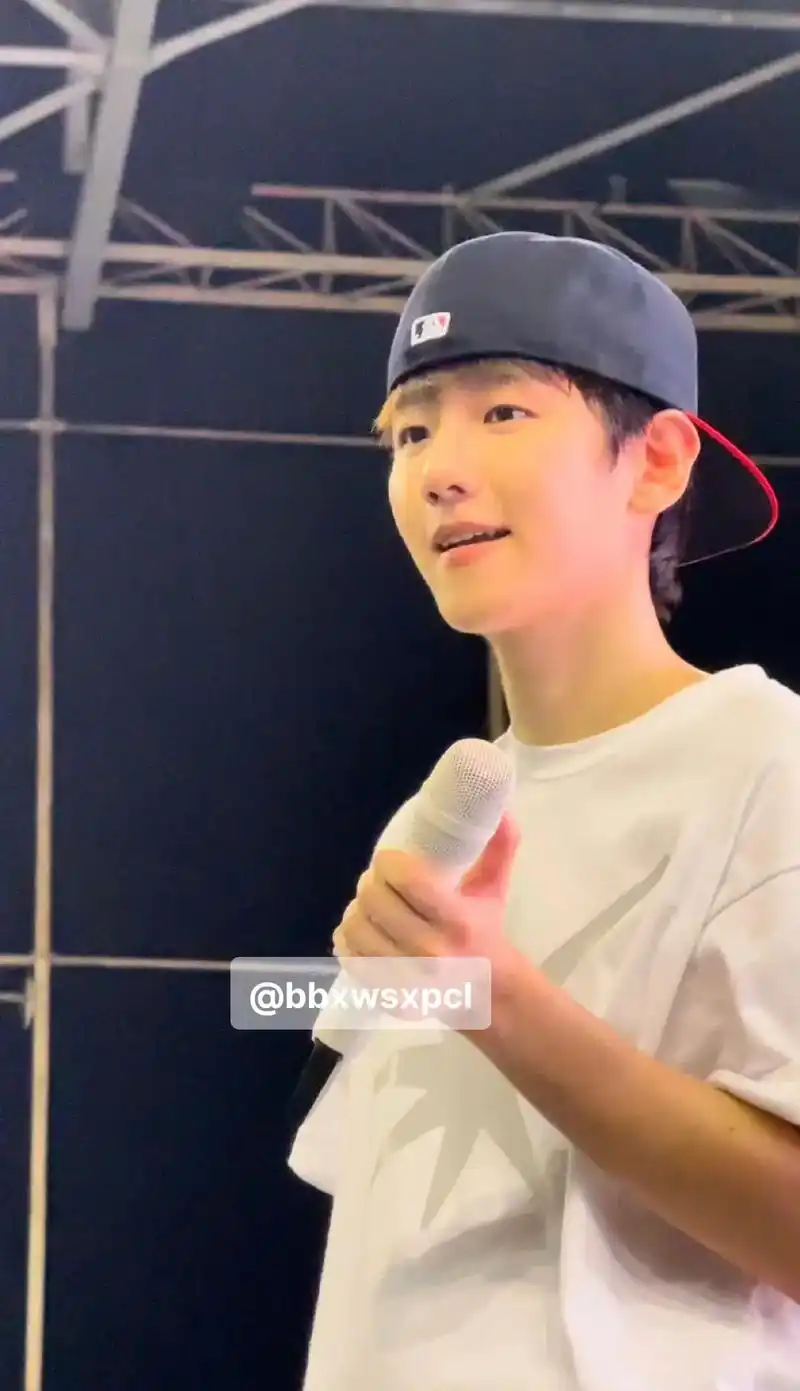 梦回小狼时期#边伯贤 #exo #纯情男高中生 #奶萌 - 抖音