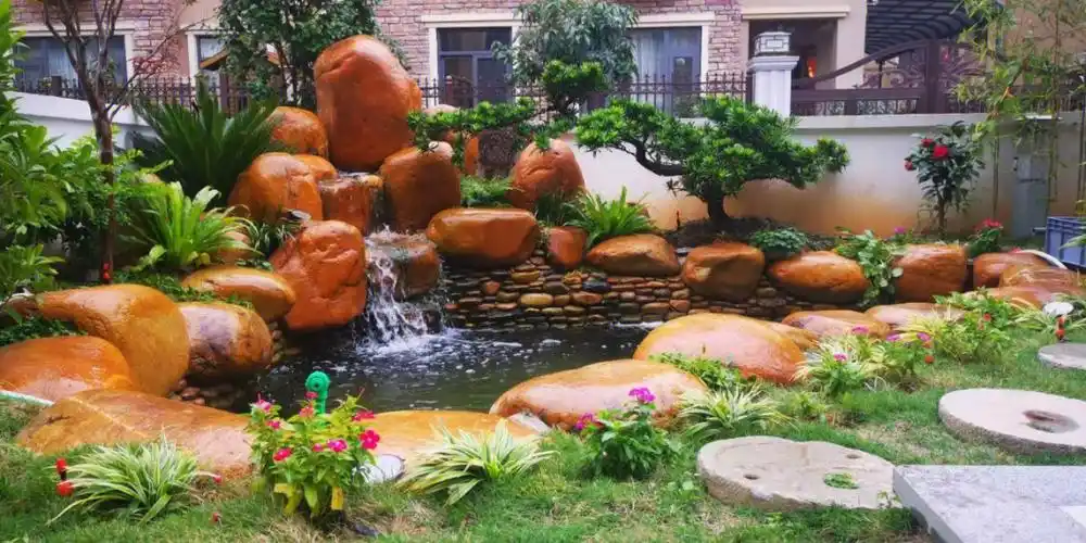 别墅的鱼池假山可以这么做太好看了