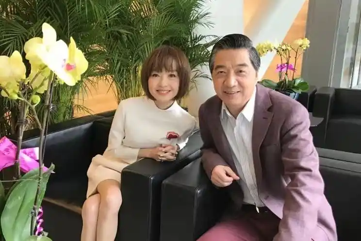 "骗了"我们二十多年!原来他才是鲁豫的现任老公,俩人曾是初恋