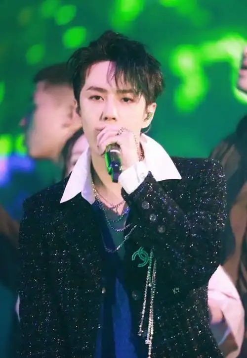 王一博《无感》超带感,扭胯扭到我心上,潇洒自如又有点性感|演唱会