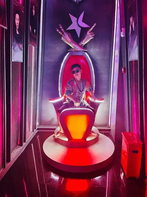 中国好声音livehouse坐上导师椅转起来吧