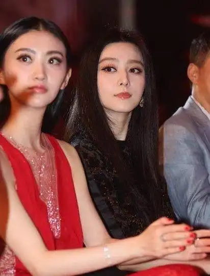 『普通』主题: 范冰冰与"京城四美"景甜亮相 发型妆容相似[组图]