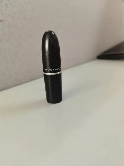 魅可mac707 余量如图 按国际化妆品保质期五年算23年三月到期 不介意