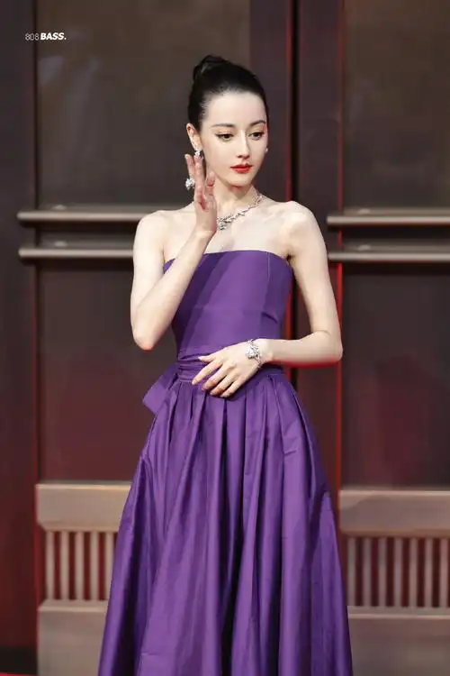 迪丽热巴红毯赶蚊子##公诉