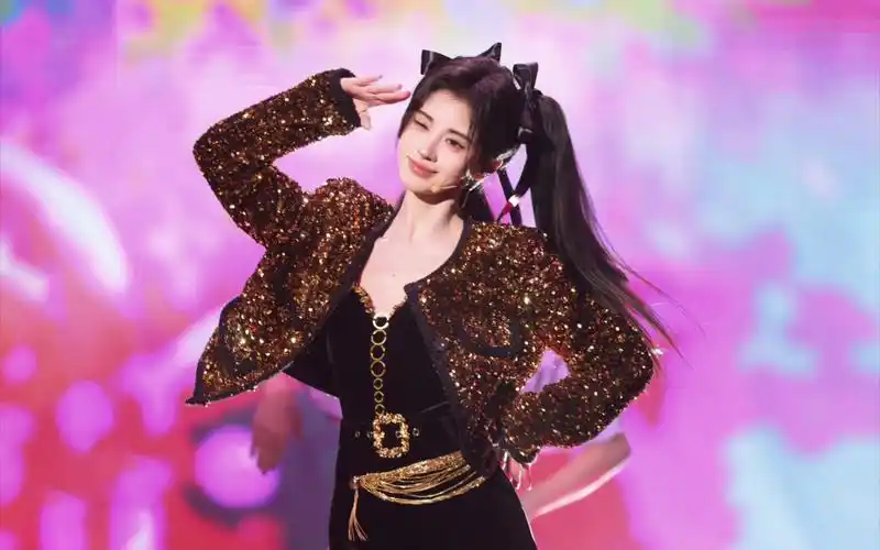 【鞠婧祎】盘点16年至23年的跨年造型(换背景音乐)