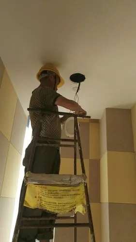 4,夹层筒灯,射灯安装105盏,已完成总量90%.