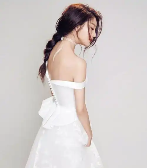 安以轩秀唯美孕肚照引围观昔日女神变身辣妈少女感却仍然不减