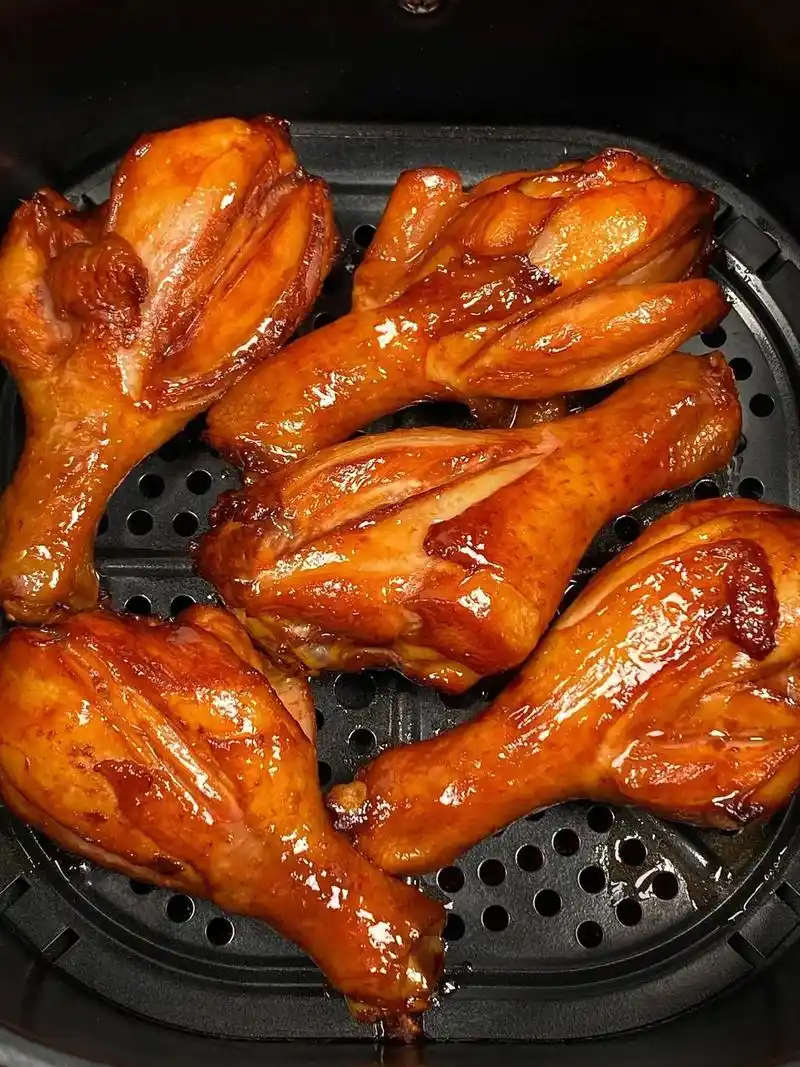 这个奥尔良蜜汁鸡腿~~烤的外焦里嫩的鸡腿🍗咬一口鲜嫩多汁