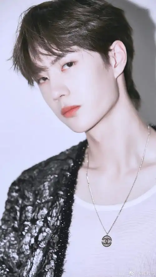 明星的锁骨可以有多欲#一起来品品王一博的锁骨,简直太绝了!