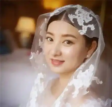 吃饭路上白捡一个老公,如今低调幸福10年,斓曦真的命太好