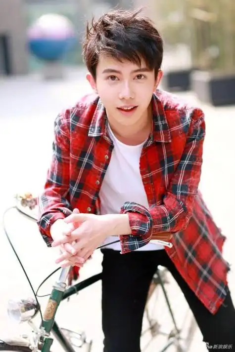 李俊濠,湖南长沙人,外表阳光帅气,在《我们的