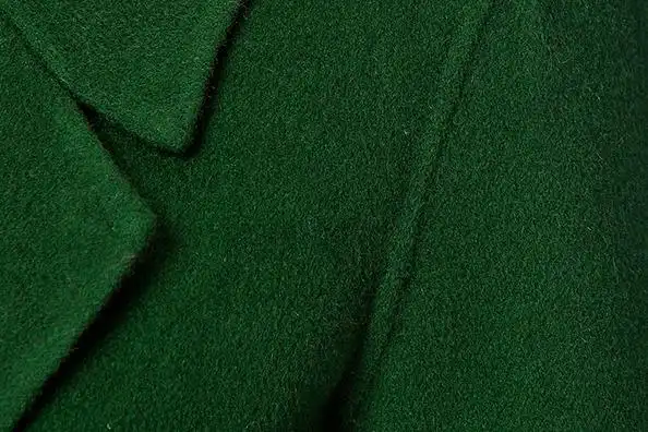 墨绿,表示一种颜色,深绿泛乌有光泽.此术语也适用于白茶干茶色泽.