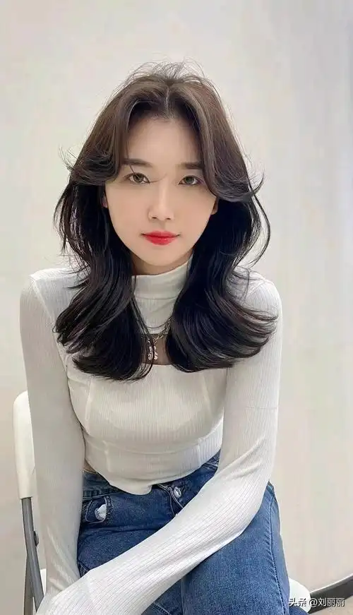 八字刘海配短发1