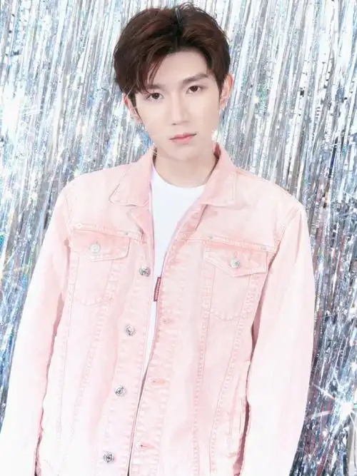 帅气明星,外套明星,牛仔明星,王源帅哥相关的明星图片,就上可爱美图网