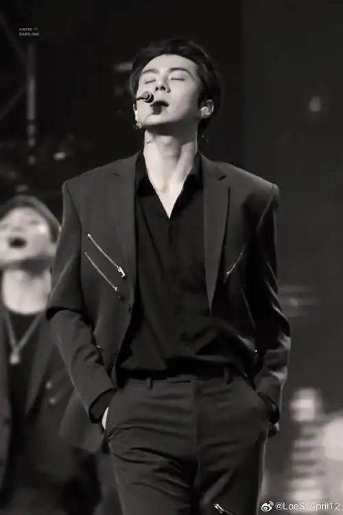 中国杂志销量韩娱第一##吴世勋##exo唯一官方门面吴世勋##吴世勋西装