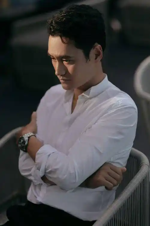 演员袁弘:能做到不主动迎合,已经不错