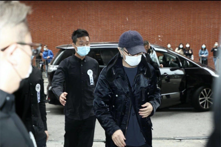 吴孟达葬礼众星群态:吴君如脸色阴沉刘德华闪泪花,周星驰最先到