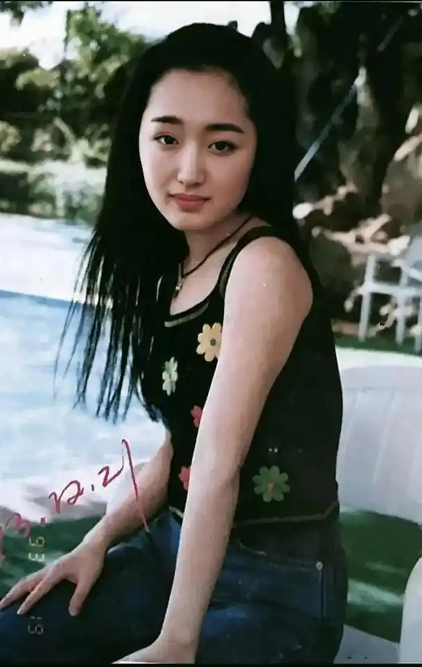 回忆90年代甜歌后杨钰莹:美丽与才华的传奇
