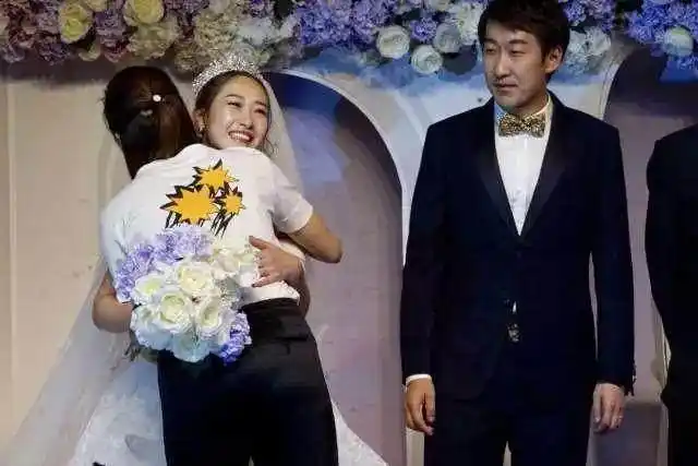 丁宁国乒第1闺蜜大婚丁松证婚3女神伴娘丁宁敲打新郎好好爱她