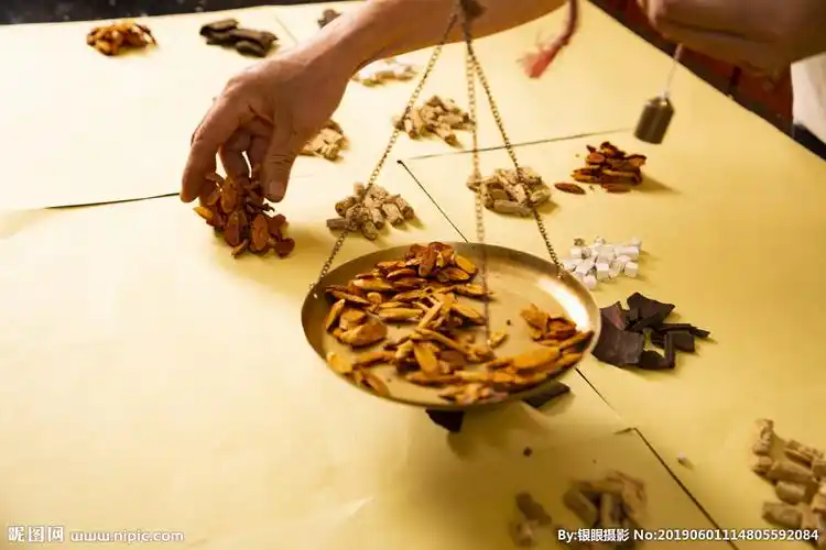 抓中药摄影图__医疗护理_现代科技_摄影图库_昵图网nipic.com